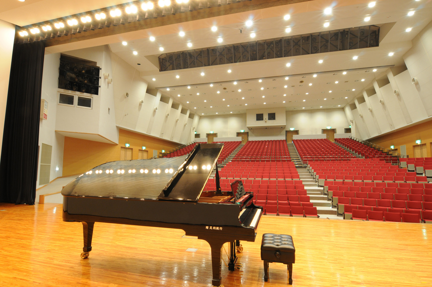 藤岡文化会館ピアノ